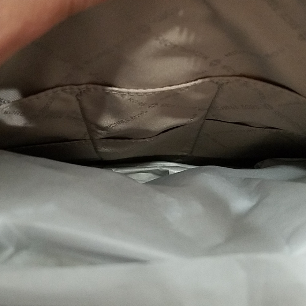 NWT Michael Kors Ciara lg tote - Picture 4 of 8